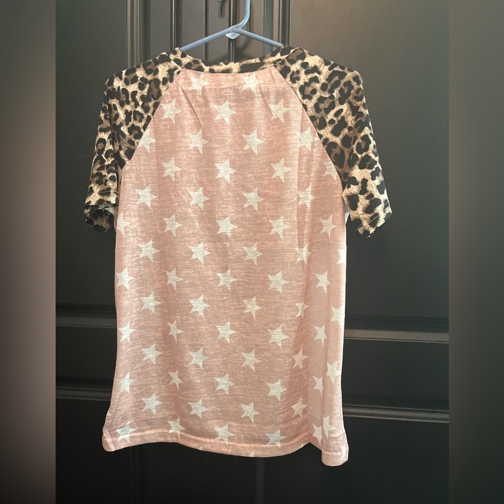 Never worn cute tshirt size M